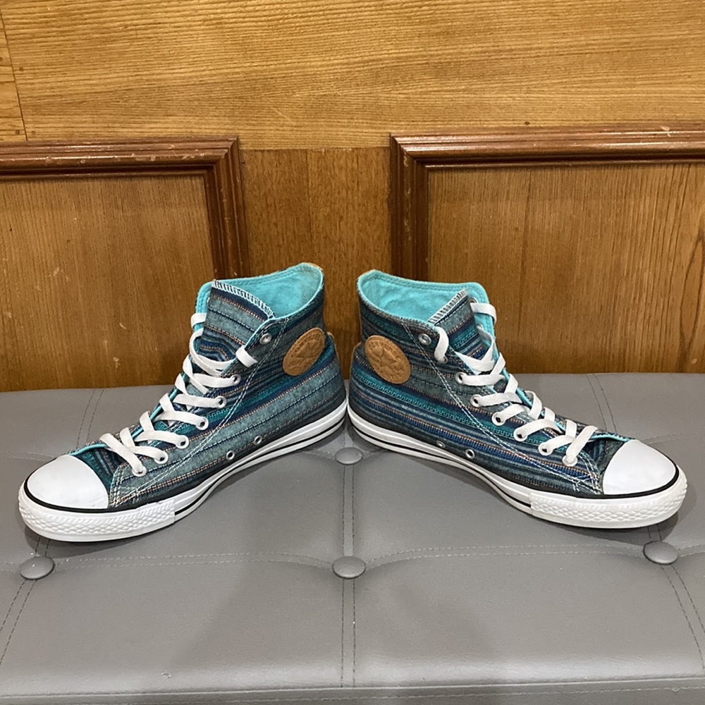 Men Size 9 or Women Size 11 Rare Canvas with Suede accent Converse